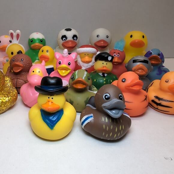 Lot Of 24 Rubber Ducks Jeep Ducking Miscellaneous Holiday Sport Glitter Party - Picture 6 of 16